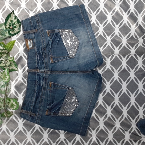 1st Kiss shorts - Picture 2 of 10